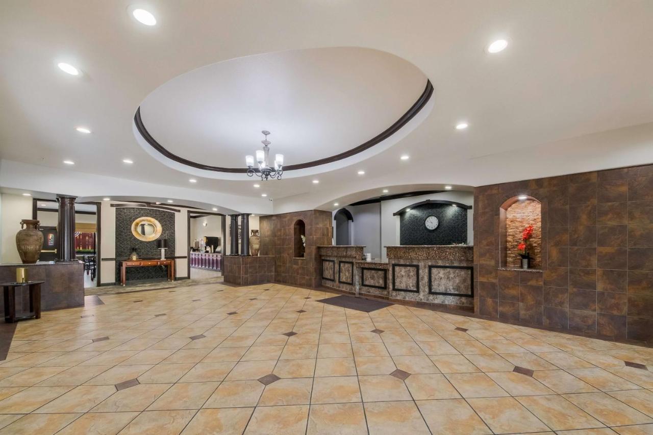 Surestay Plus Hotel By Best Western Near Seaworld Сан-Антонио Экстерьер фото