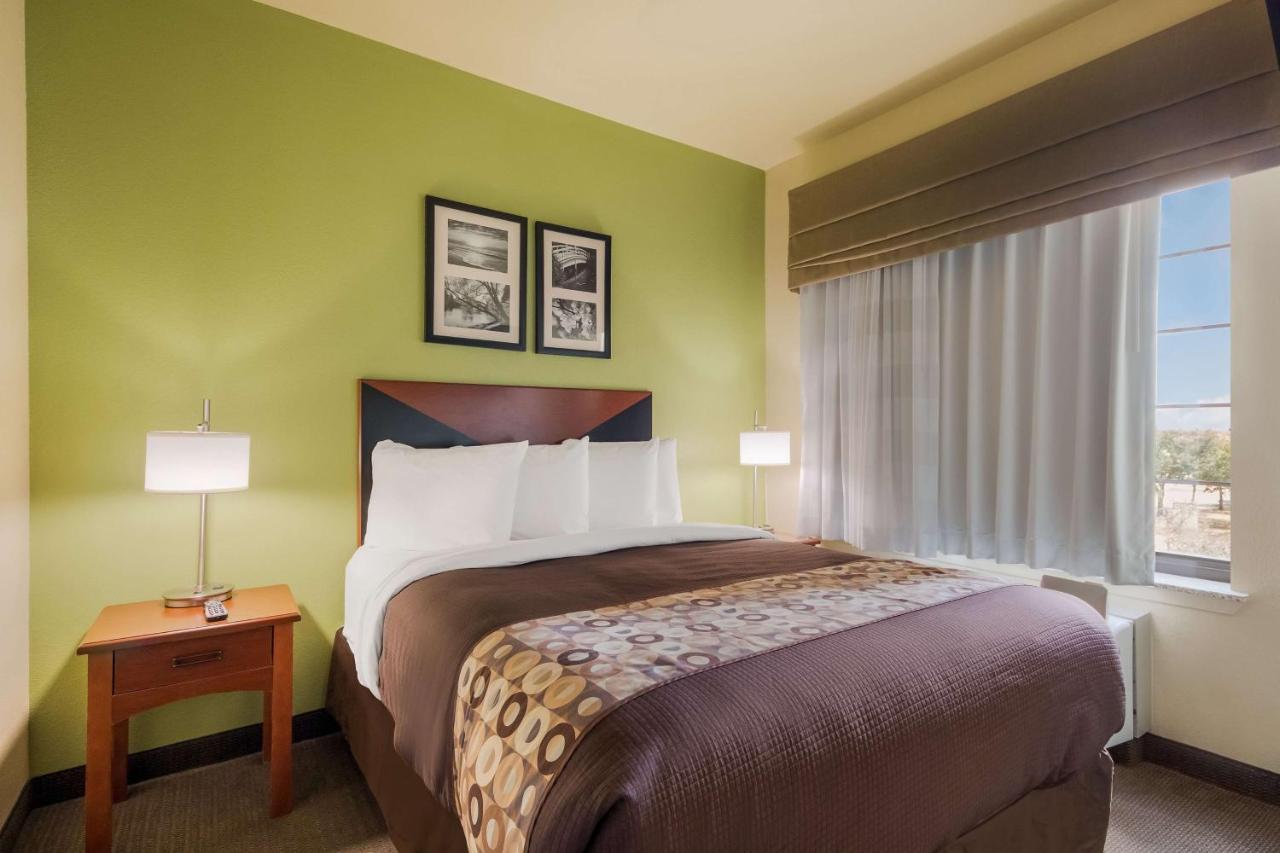 Surestay Plus Hotel By Best Western Near Seaworld Сан-Антонио Экстерьер фото