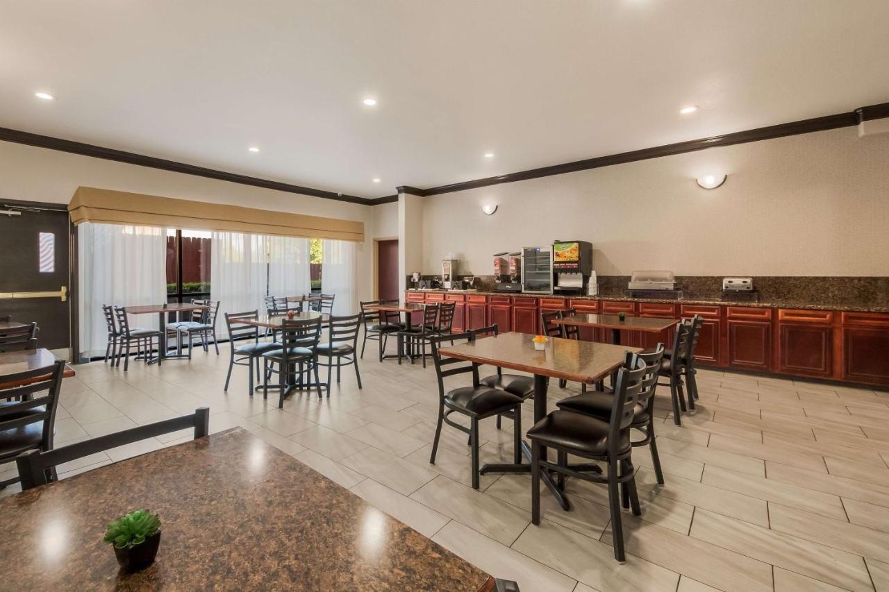 Surestay Plus Hotel By Best Western Near Seaworld Сан-Антонио Экстерьер фото